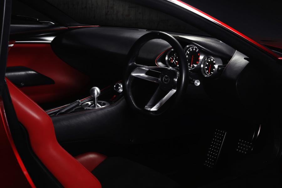 Интерьер Mazda RX-VISION 2015 года  (фото 5 из 11)